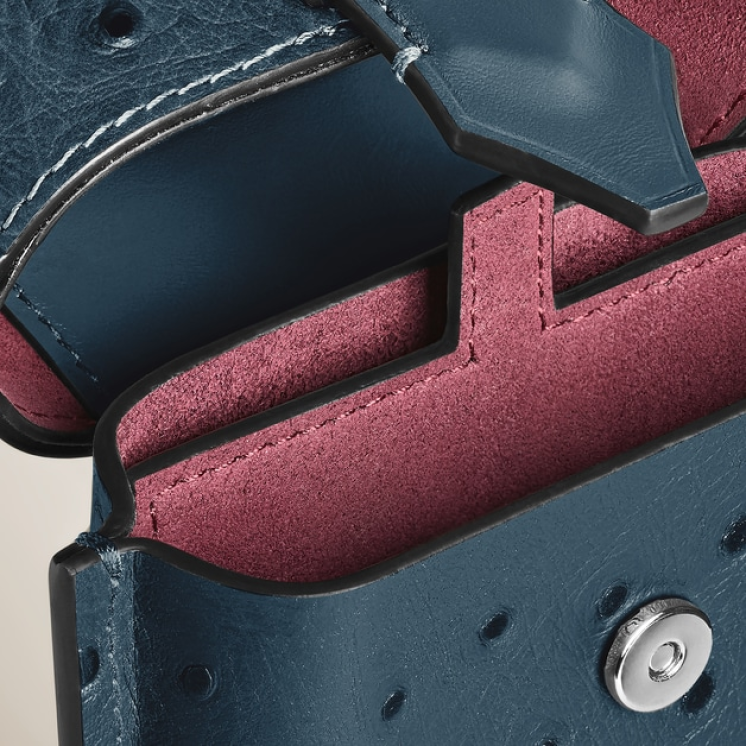 Étui Multifonction Plume avec Bandoulière en Cuir Embossé Autruche